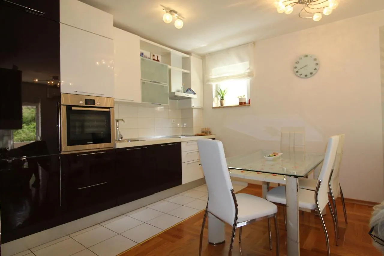 Macadamia Apartment With Garage Parking سبليت كرواتيا