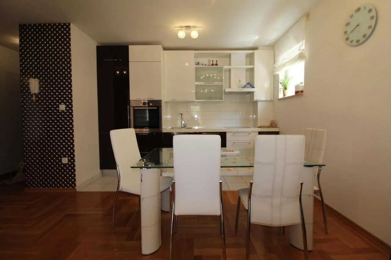 Macadamia Apartment With Garage Parking Split