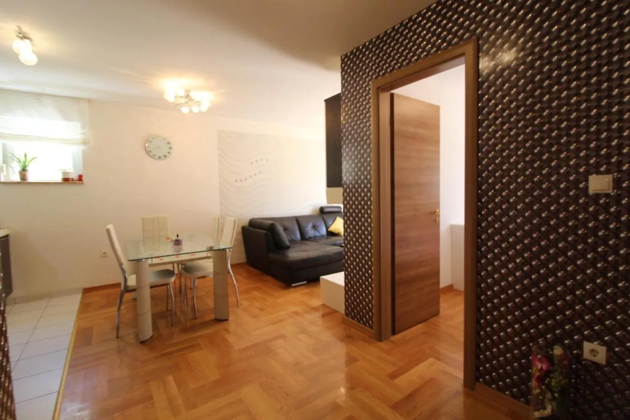 Macadamia Apartment With Garage Parking Σπλιτ